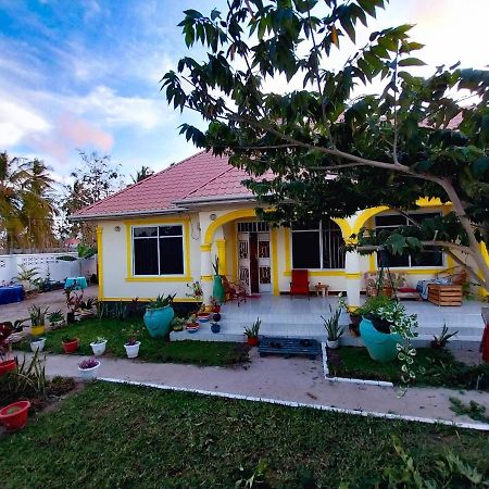 L&J Modern Backpackers Kigamboni Beach House Bed & Breakfast Dar es Salaam Exterior photo