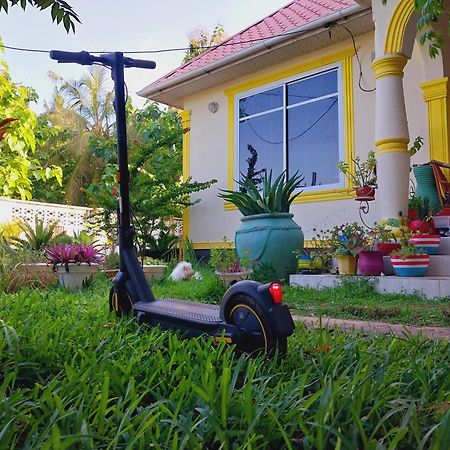 L&J Modern Backpackers Kigamboni Beach House Bed & Breakfast Dar es Salaam Exterior photo
