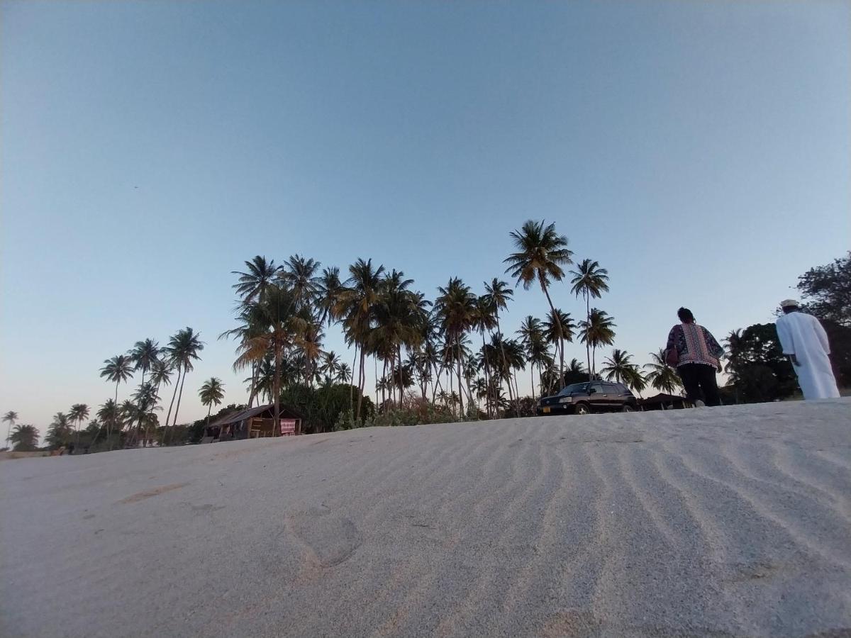 L&J Modern Backpackers Kigamboni Beach House Bed & Breakfast Dar es Salaam Exterior photo