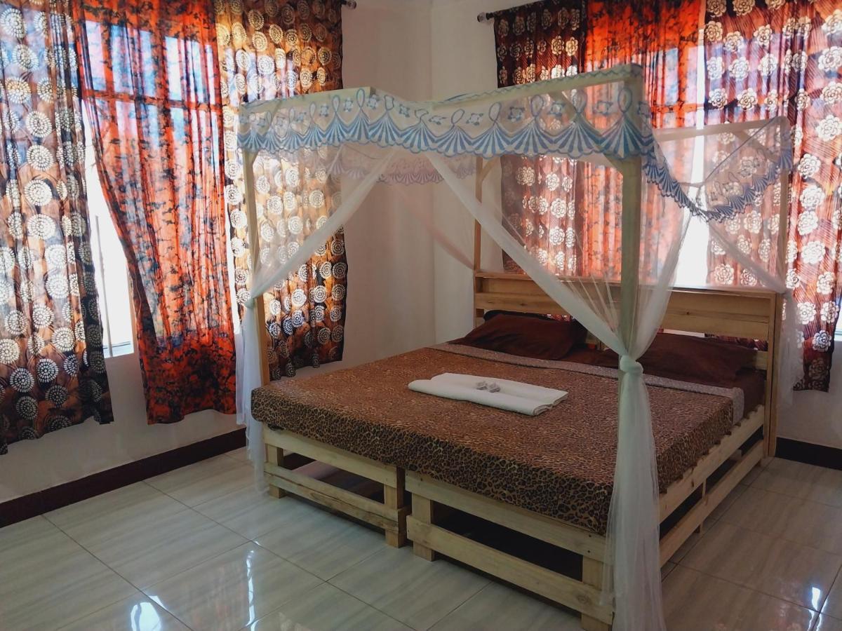 L&J Modern Backpackers Kigamboni Beach House Bed & Breakfast Dar es Salaam Exterior photo