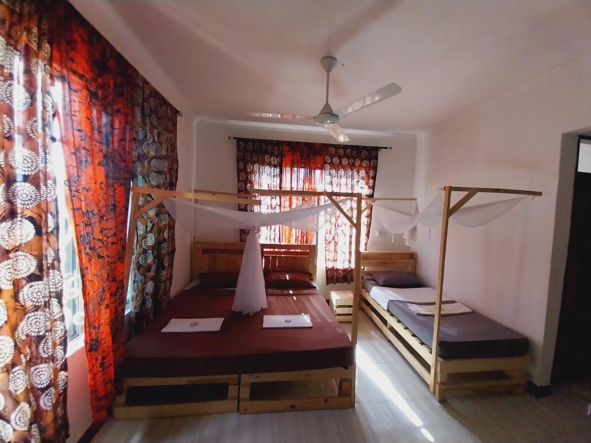 L&J Modern Backpackers Kigamboni Beach House Bed & Breakfast Dar es Salaam Exterior photo