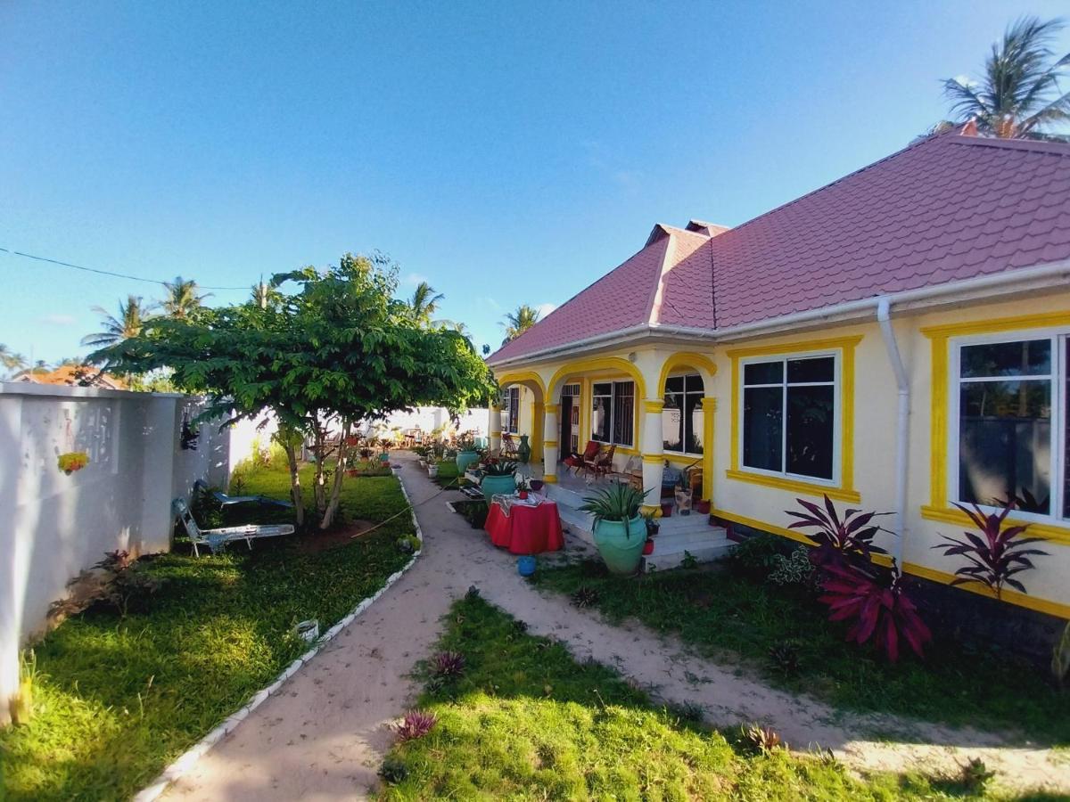 L&J Modern Backpackers Kigamboni Beach House Bed & Breakfast Dar es Salaam Exterior photo