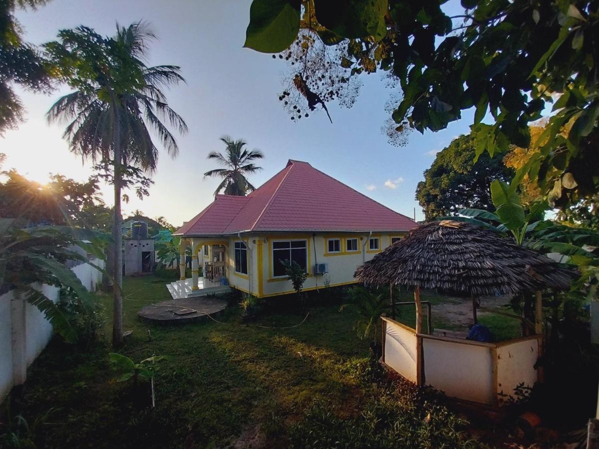 L&J Modern Backpackers Kigamboni Beach House Bed & Breakfast Dar es Salaam Exterior photo